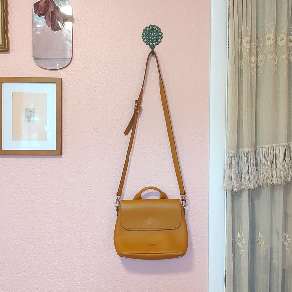 Brand New, No tags, Leather Purse Tan Brown